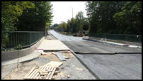 13.08.2020 -11:05 Uhr  heute wir bis zur Brücke der Asphalt eingebaut.