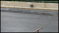 17.08.2020 - Hier verläuft die Regenrinne auf der Brücke.