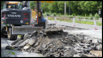 30.06.2020 - Ein Teil der Fahrbahn wurde mit ausgebaut.