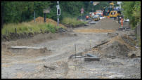08.07.2020 - Die erste Mineralschicht wird nun eingebaut. Blick nach Westen