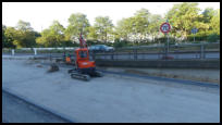 07.08.2020 - Neuer Mutterboden wird eingebaut. Blick nach Osten