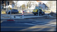 28.11.2020 - Obere Lichtenplatzer Str. - Ecke Wettiner Str. - Die Verkehrsinsel wird nun gepflastert