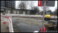 03.12.2020 - Obere Lichtenplatzer Str. -Ecke Müngstener Str. - Die Verkehrsinsel witd nun in vergrößerter Form wieder aufgebaut.