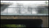 25.08.2020 - Mit Wasser wird die BRücke gereinigt.