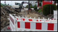 24.08.2020 - Der Gehweg wird als erstes zurückgebaut.