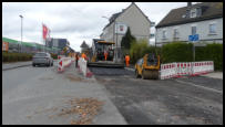 26.10.2020 - Die zweite Asphaltschicht wird eingebaut.