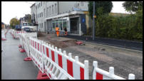 06.10.2020 - Der Bürgersteig erhält nun seine Aspahlschicht.