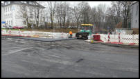 03.12.2020 - Am anderen Ende wird die zweiter Asphaltlage gerade eingebaut.