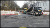 03.12.2020 - Am anderen Ende wird die zweiter Asphaltlage gerade eingebaut.