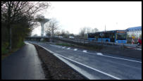 12.11.2020 - Hier wird die Straße wieder künslich auf eine Fahrspur verengt.