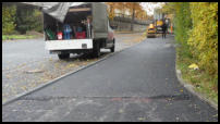22.10.2020 - Der Geh/Radweg bekommt seine erste Asphaltschicht.