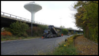20.10.2020 - Die letzte Spur erhält ihren zweite Asphaltschicht.