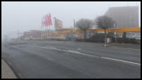 08.03.2021 - Zustand ohne Bürgersteig vor dem Umbau an der Oberbergischen Straße.