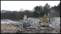 08.04.2021 - Nur die Außenmauern stehen noch.