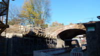 03.11.2015 - Dieser Brckenteil wird neu aufgebaut. Der hintere Teil ( hier luft prov. der Radweg entlangt ) wird nicht neu gebaut.