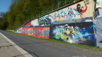 21.04.16 - An der ffentlichen Bilderwand hat sich die Ansicht verndert.