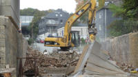 14.10.16 - 14:38 - Die Steinreste der Brcke. Blick von der Wstenfelder Strae