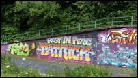 12.07.2018 - Zugang Briller Straße - Die Wand hat ihr Aussehen wieder verändert.