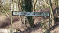 05.02.2012 - altes Bahnhofsschild in Wuppertal-Ottenbruch