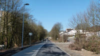 07.04.2013 - Zugang unterer Dorrenberg. Ls. die neue LED Beleuchtung - Rs. die alten Lampen als kontrast