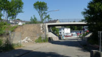 02.06.17 - Die Behelfsbrcke ist nun wieder abgebaut. Die Strae aber noch gesperrt.