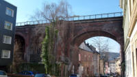 07.04.2013 - Viadukt Bartholomusstras einen Straenzug weiter. Wir befinden uns in der Feldstrae