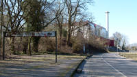 07.04.2013 - Bhf. Wichlinghausen Gleis 1. Vorne Links ist noch der alte Brckenkopf zu erkennen.