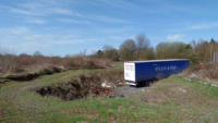 18.04.13 - An der Linderhauser Strae ragt dieses Teilstck in die Trasse rein