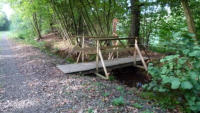 29.09.14 - Die Seitenbche wurden an einigen Stellen mit einer kleinen Brcke versehen.