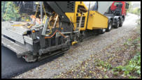 06.11.2019 - nähe Zuang Gildenstraße - und wieder ist eine Ladung  und ca 25 Meter Tragschicht eingebaut.