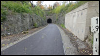 14.11.2019 -  Zugang Dahler Straße - Blick auf die fertigen Seitenstreifen.