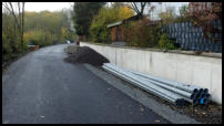 20.11.2019 - Zugang Gildenstraß0e - Die Laternenmasten wurden angeliefert.