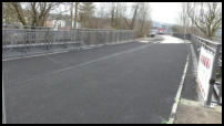 18.12.2019 - Brücke Langobardenstraße. - Der Gussasphalt ist fertig eingebaut.