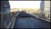 19.12.2019 - Am Schwarzbachviadukt ist der Gussasphalt fertig eingebaut..