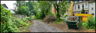 21.06.2018 - Zugang Olgastr. - Hier wird das Strauchwerk ec. gesammelt.